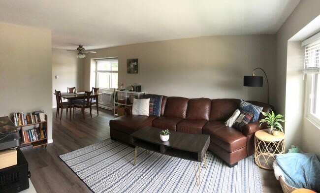 Living/Dining Room - 17 N Craig Pl