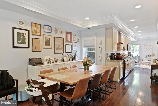 Building Photo - 803 9th St NE