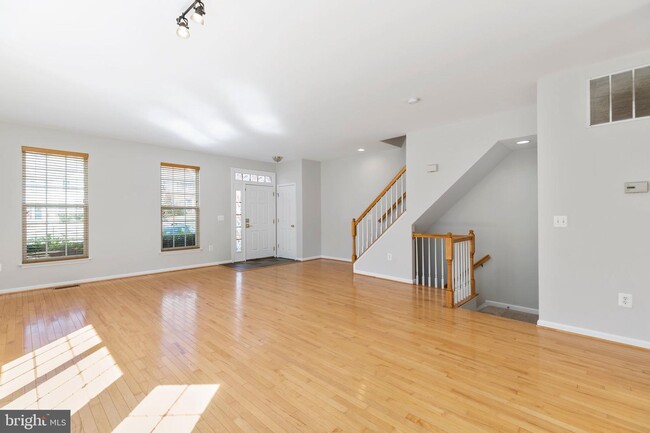 Building Photo - 117 Hillside Ct