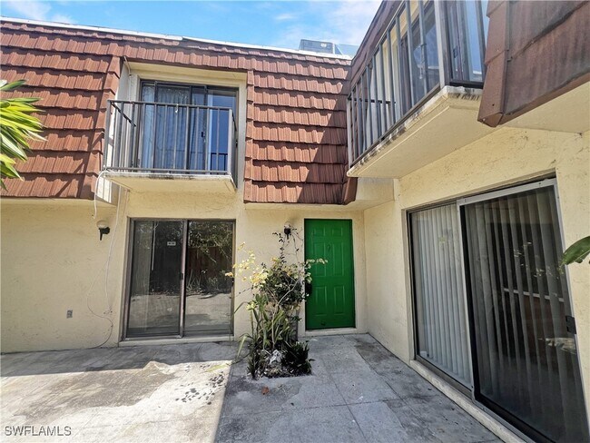 Foto del edificio - 5241 Cedarbend Dr