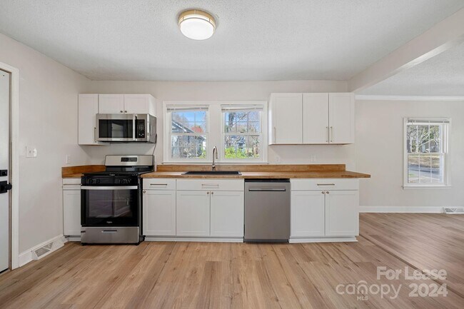 Foto del edificio - 1337 N Rhyne St