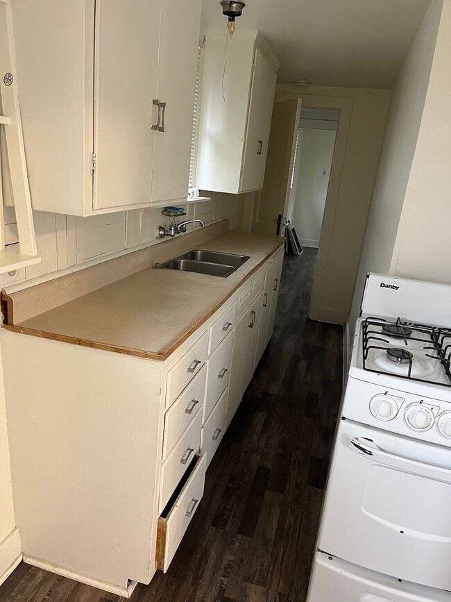 Building Photo - 201a