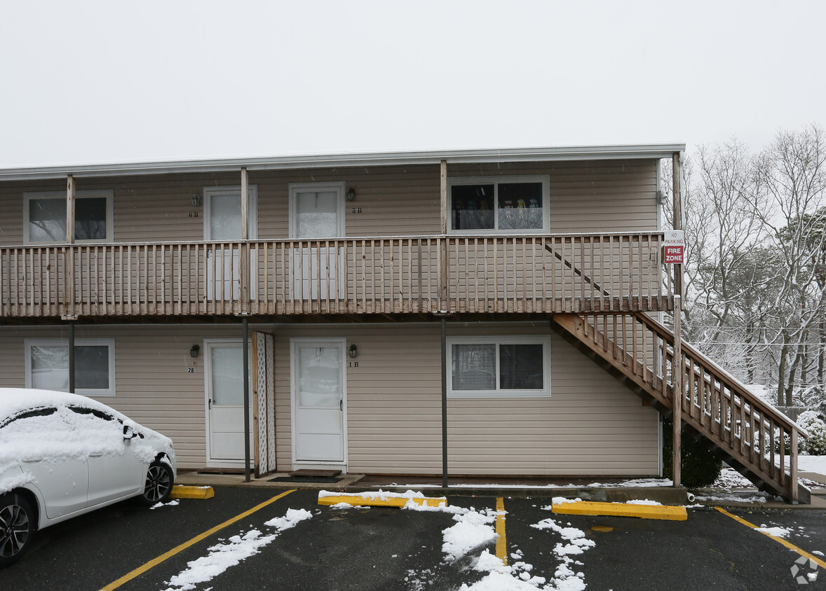 Building Photo - Tiana Pines Garden Apartments