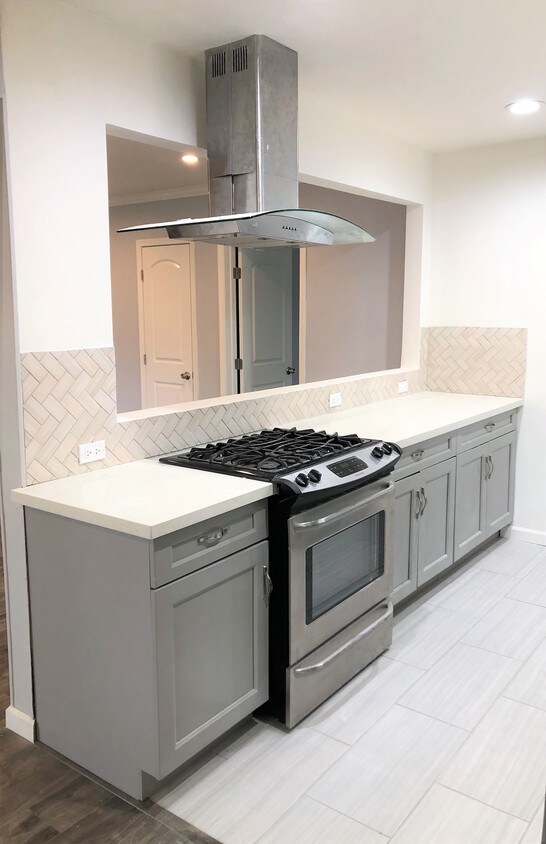 Foto principal - 1040 N Sierra Bonita Ave