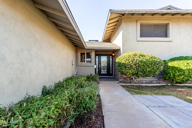 Building Photo - 3912 S Elm St