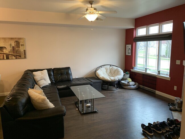 Building Photo - 183 Brentwood Dr