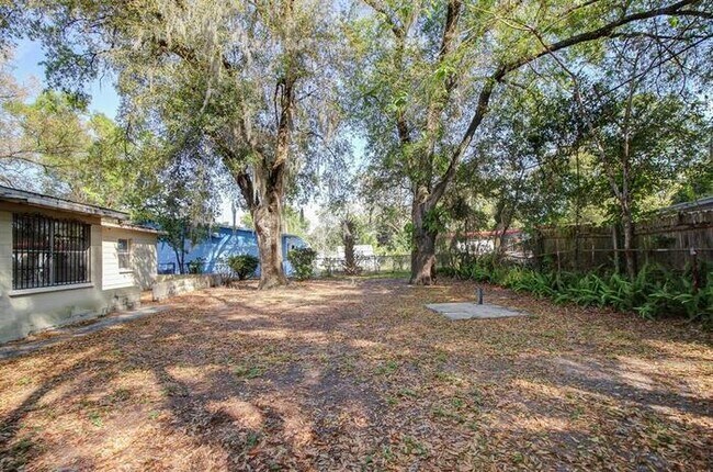 Foto del edificio - 3007 E Sligh Ave