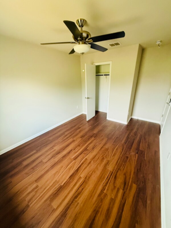 Foto del edificio - 400 Eagle Brook Ln