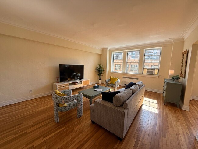 Interior Photo - New King Edward