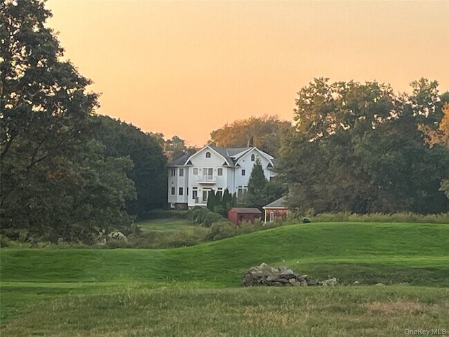 Foto del edificio - 74 Old Post Ln