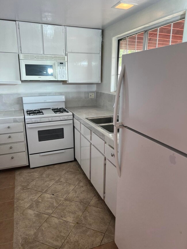 Cocina - 2330 Effie St