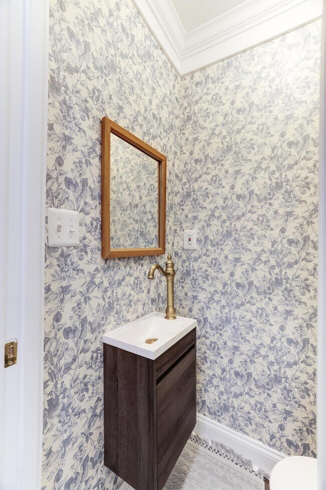 Foto del edificio - 2017 Gales St NE