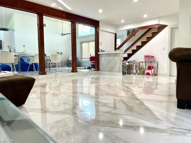 Foto del edificio - 3 br, 3 bath House - 4121 NW 5th Ave