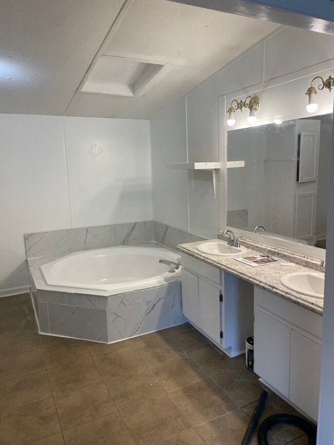 Master Bath - 234 Hunt Rd
