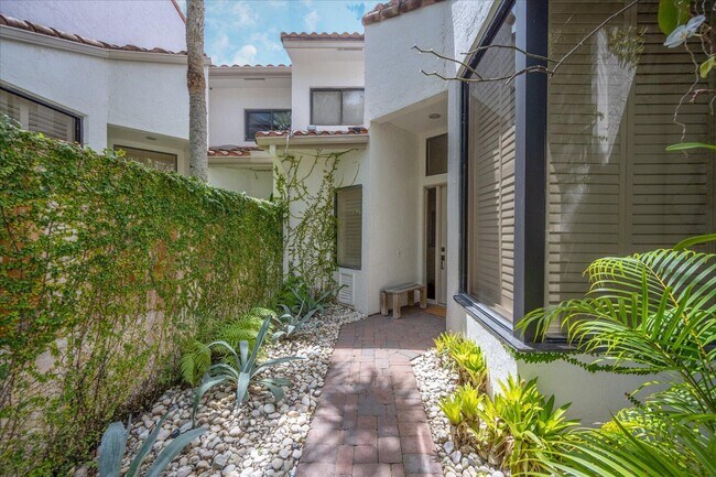 Foto del edificio - 2585 Sheltingham Dr