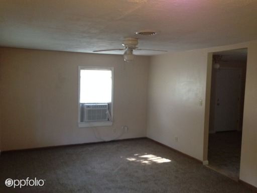 Foto del edificio - 13806 Little Blue Rd