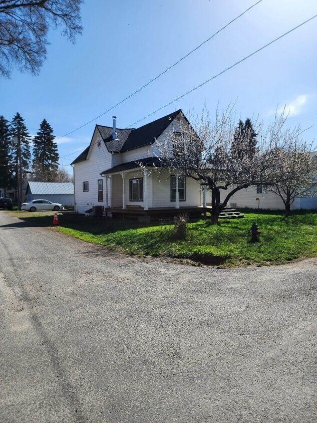 Primary Photo - 7157 Oak St