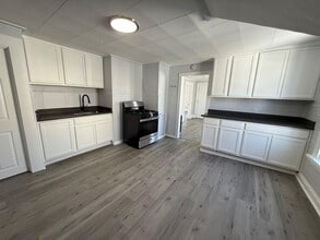 Building Photo - 61 Goddard St