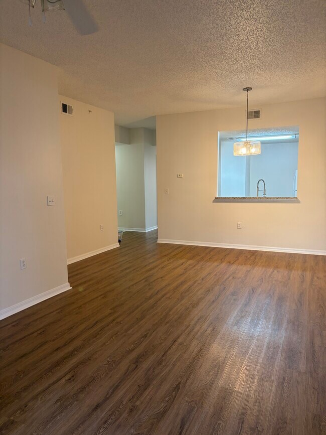 Building Photo - Palm Villa Condominium