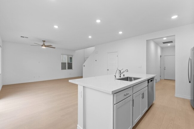 Building Photo - 4469 Sawyer Rdg St