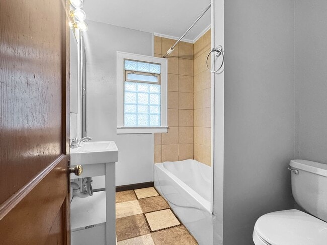 Foto del edificio - 857 Lyon St NE