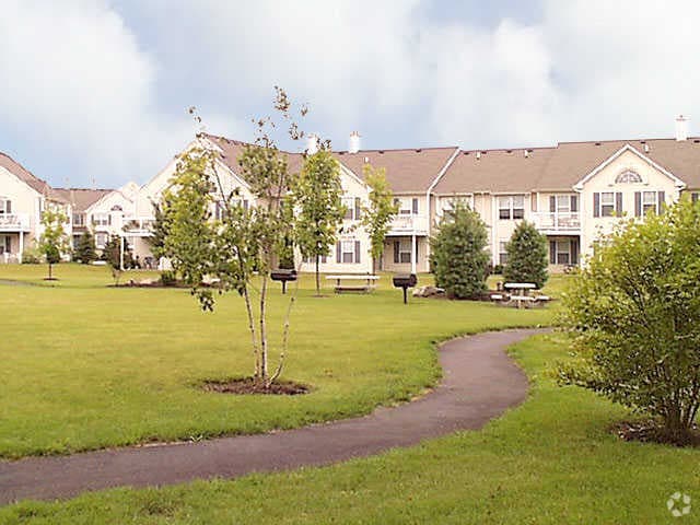 Apartments at Olde Towne photo 5