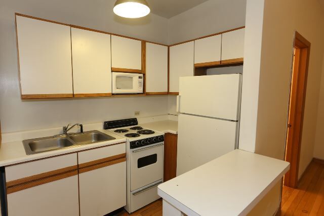 Foto del edificio - 640 W Barry Ave