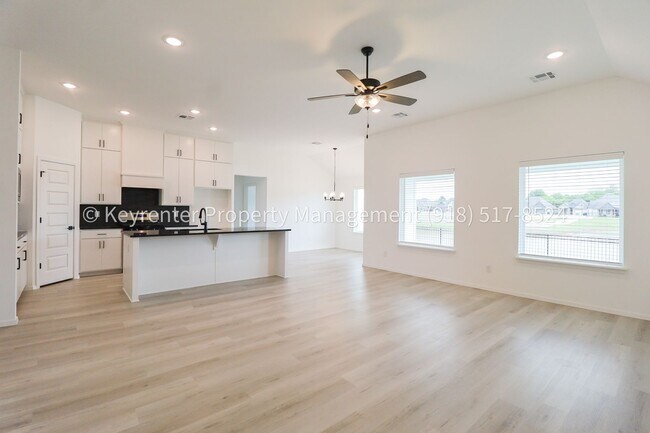 Foto del edificio - Stunning New Construction Simmons Home - 5 Bed 3 Bath