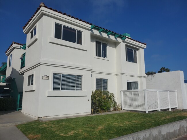 UNIT DOWNSTAIRS - 3207 S El Camino Real