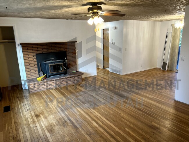 Building Photo - "Charming 2-Bedroom Home with Spacious 210...