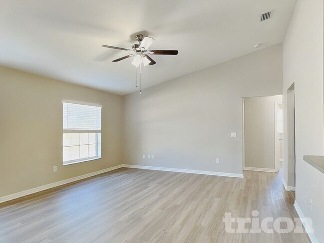 Foto del edificio - 1488 Nabatoff St