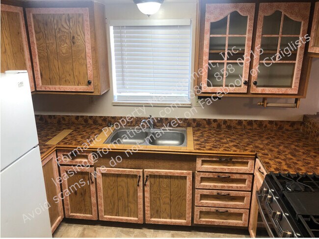 Foto del edificio - Pet-Friendly Two Story Home!