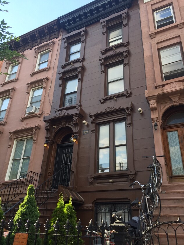 Primary Photo - 659 Greene Ave
