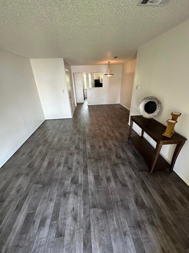 Foto del edificio - 6880 W Fairfield Dr