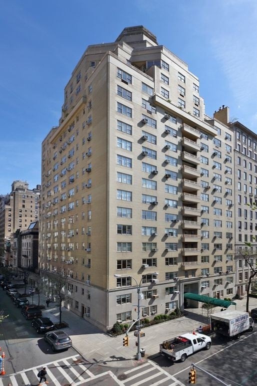 Primary Photo - 945 5th Ave