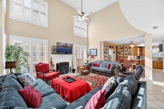 Building Photo - 2123 Hilton Head Dr