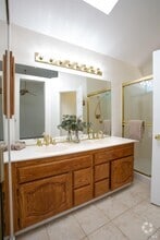 Building Photo - 767 Raven Dr