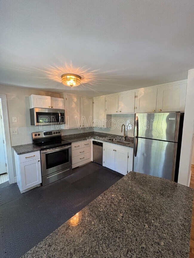 Foto del edificio - 7 Westbrook Cir