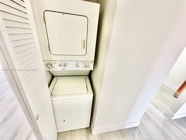 8095 NW 8th St Unit 207, Miami, FL 33126 - Room for Rent in Miami, FL ...