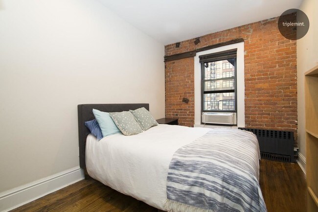 Building Photo - 117 Varick St