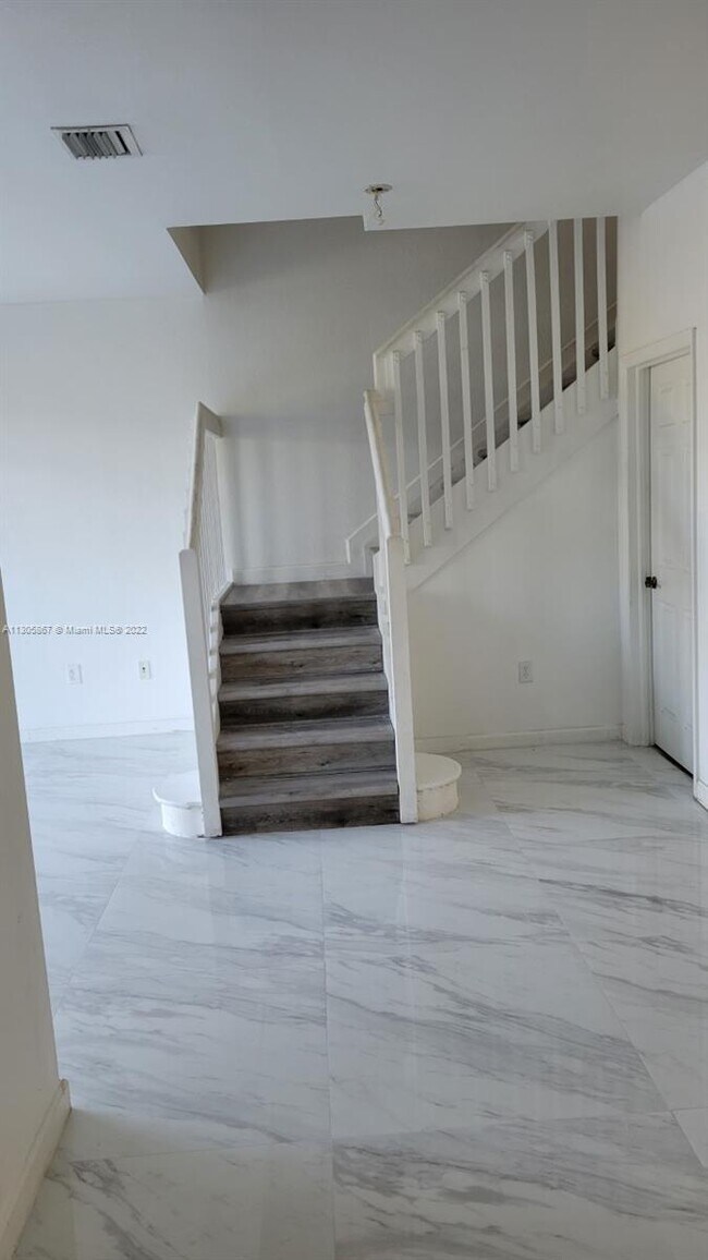 Foto del edificio - 10971 NW 79th St