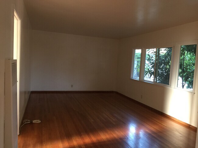 Building Photo - 1708 Huntington Dr