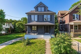 Building Photo - 871 Hutchins Ave