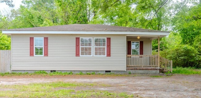 Building Photo - Charming Portsmouth Home with Spacious Bac...