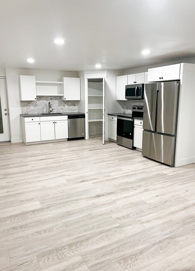Building Photo - Brand New | 2 bed | 1 Bath | Basement Apar...