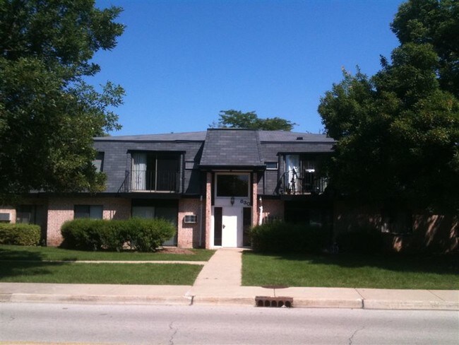 Foto del edificio - 300 W Lakeside Dr