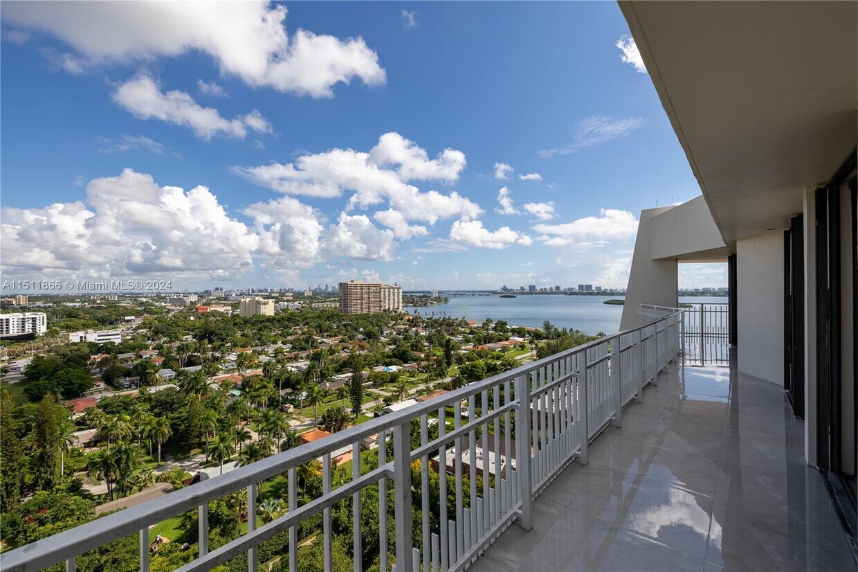 Foto principal - 1000 Quayside Terrace