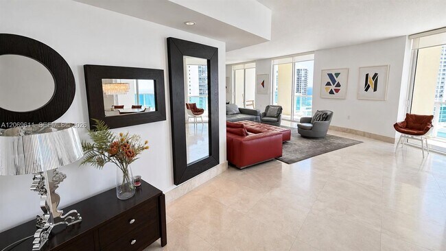 Foto del edificio - 150 Sunny Isles Blvd