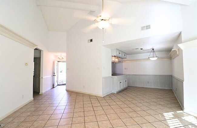 Foto del edificio - 16810 Red Gully Dr
