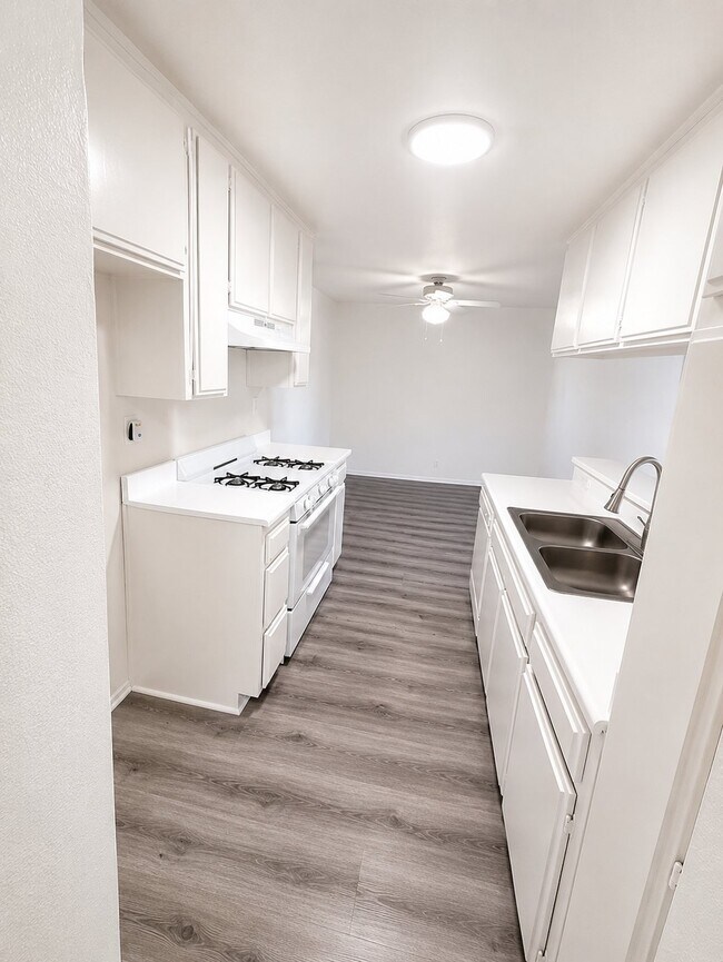 Foto del edificio - 7040 Haskell Ave